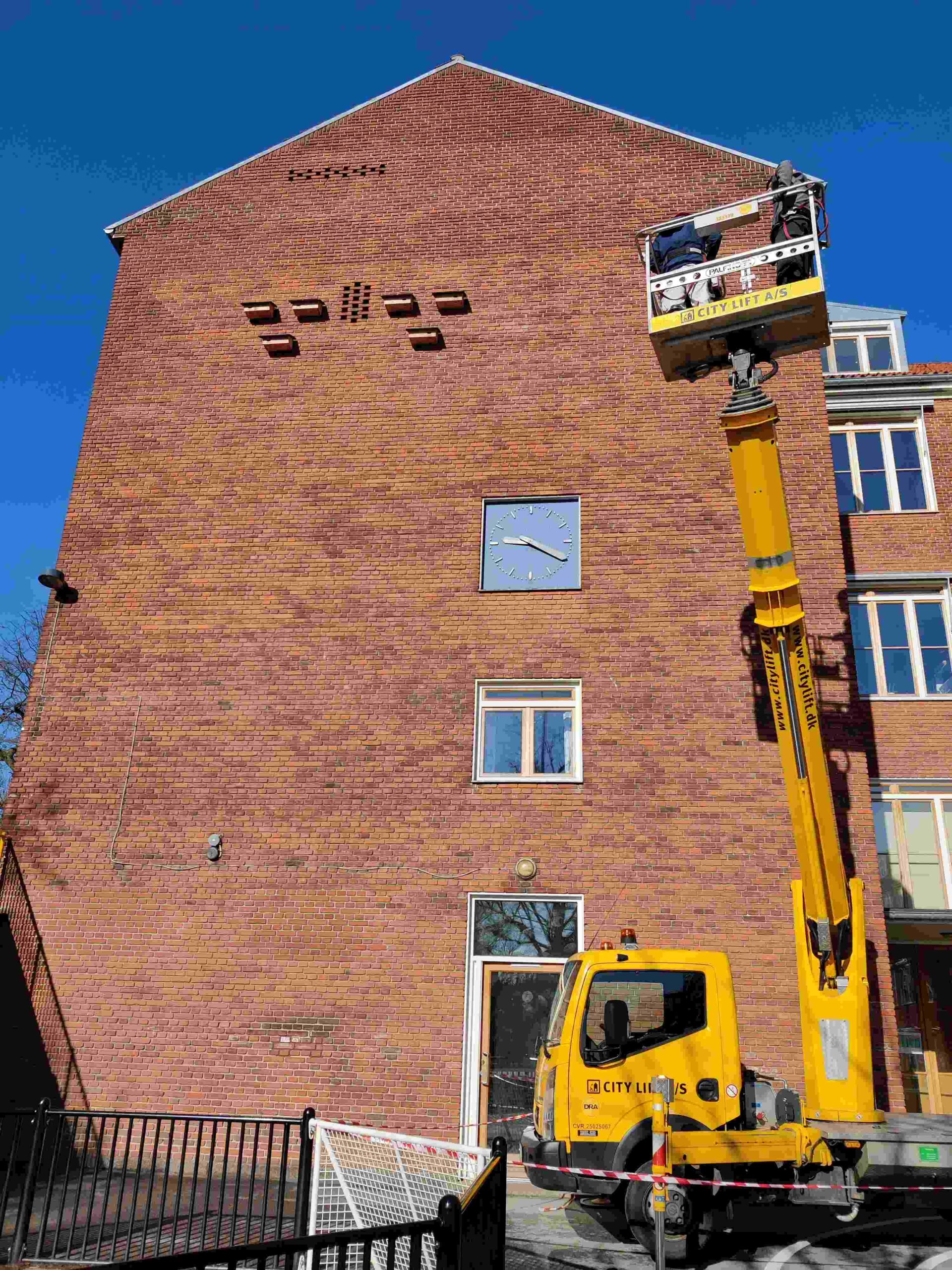 Douglas sort tag, Holbergskolen © Jesper Toft